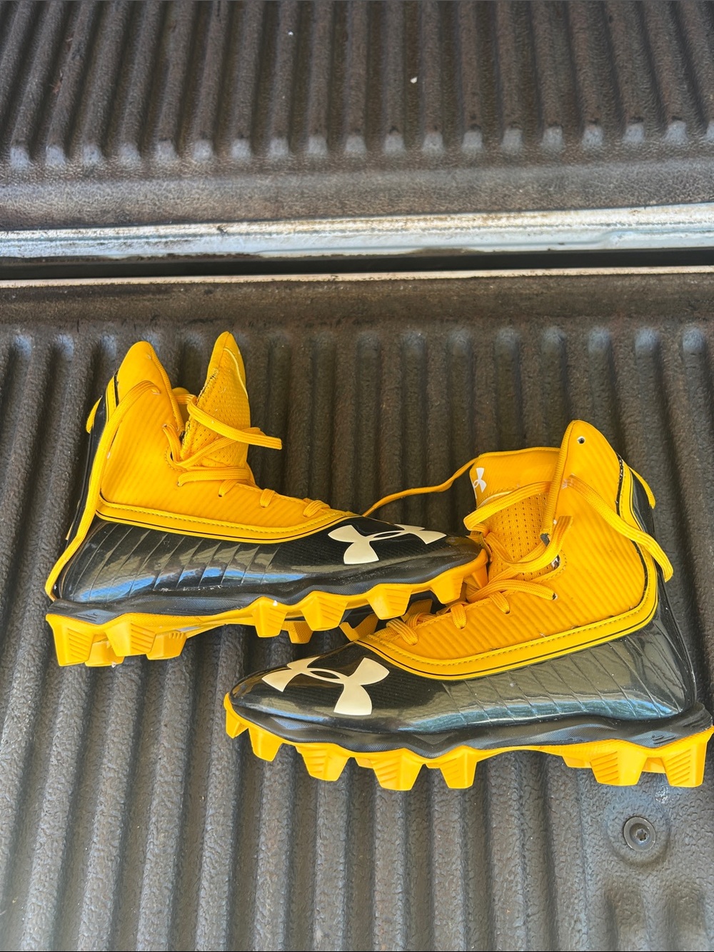 Under Armour Youth Yellow and Black Cleats